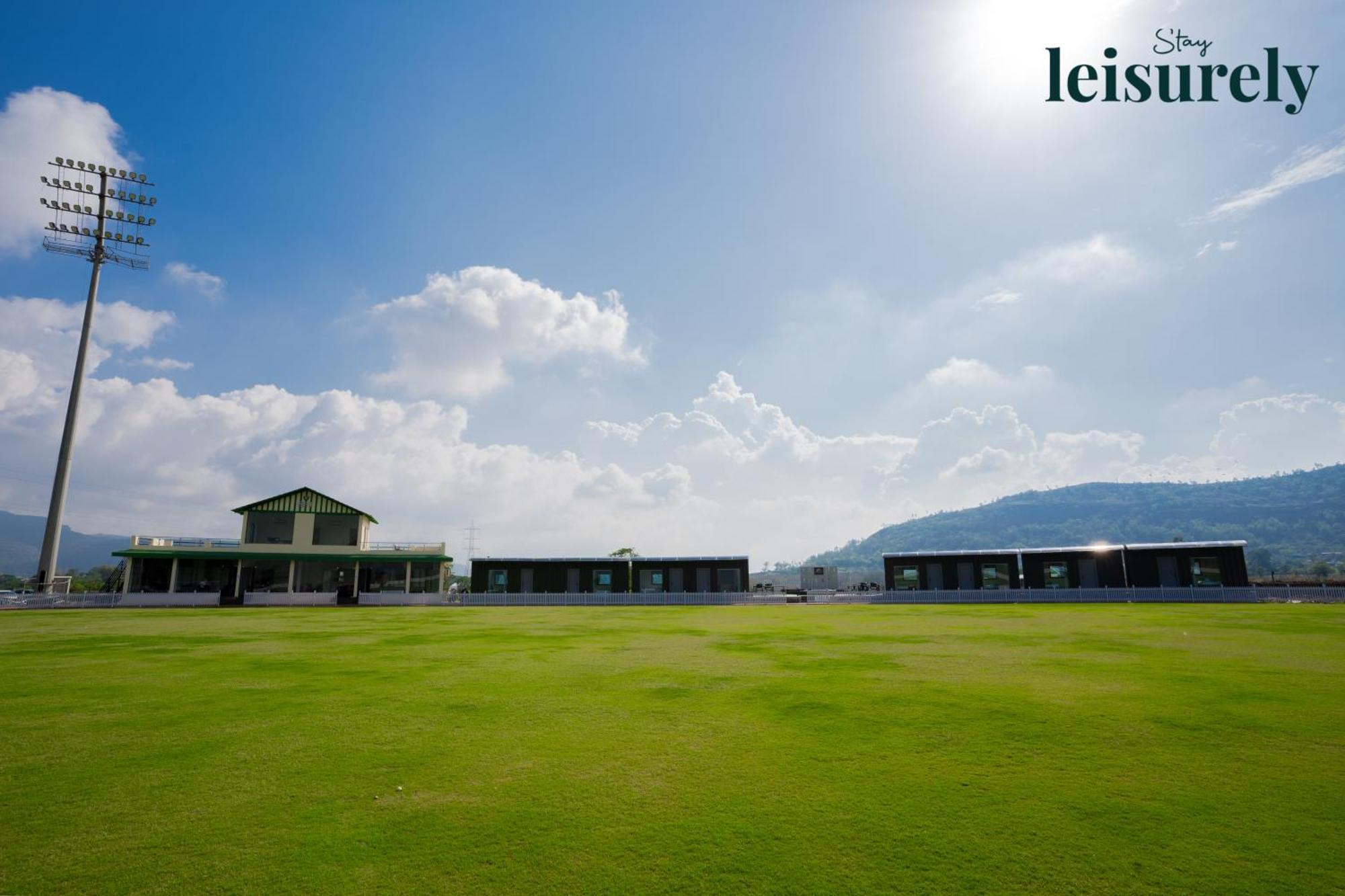 Stay Leisurely - Pavilion By The Hills, Lonavala - Stadium View Rooms Buitenkant foto