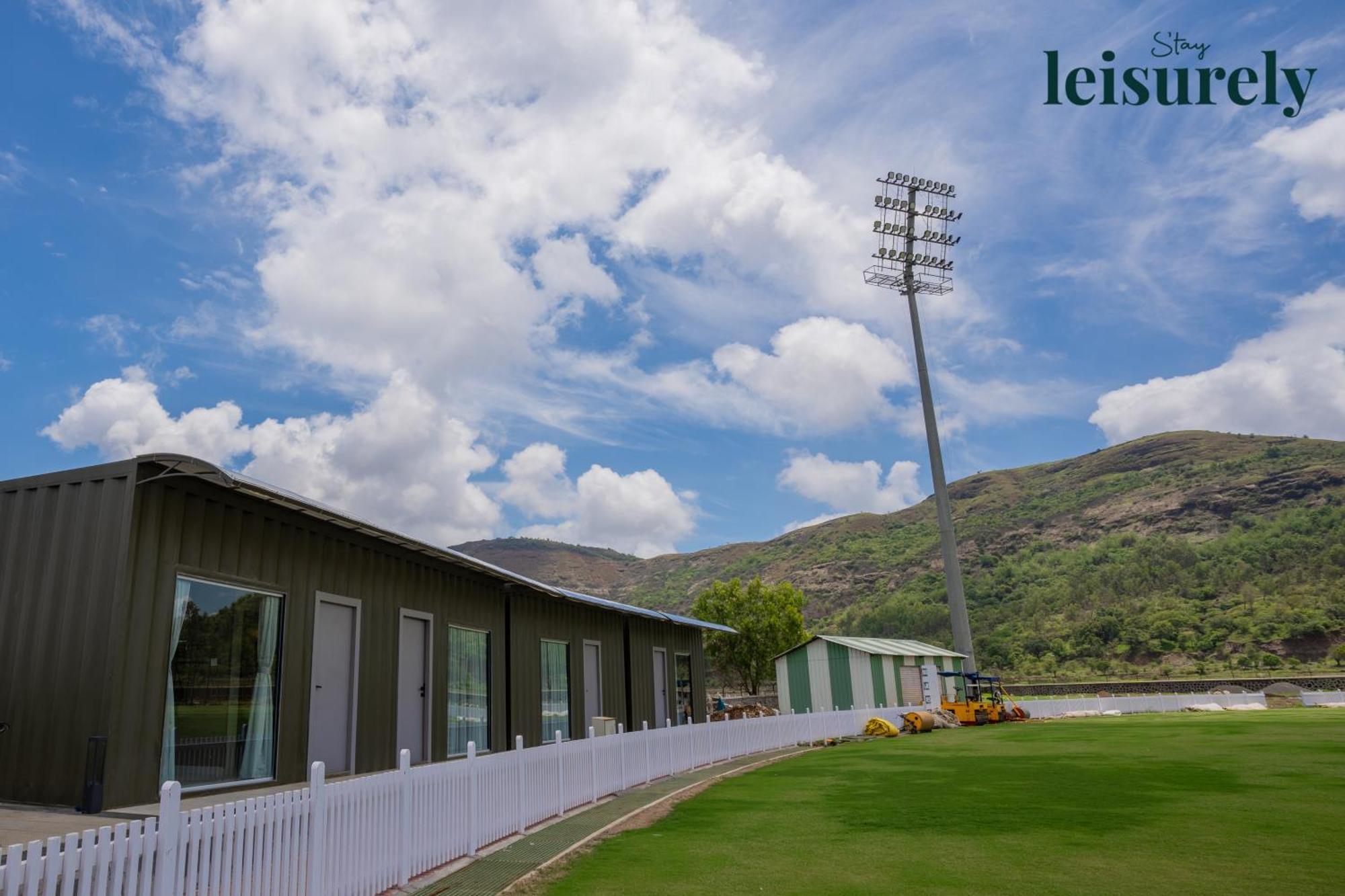 Stay Leisurely - Pavilion By The Hills, Lonavala - Stadium View Rooms Buitenkant foto
