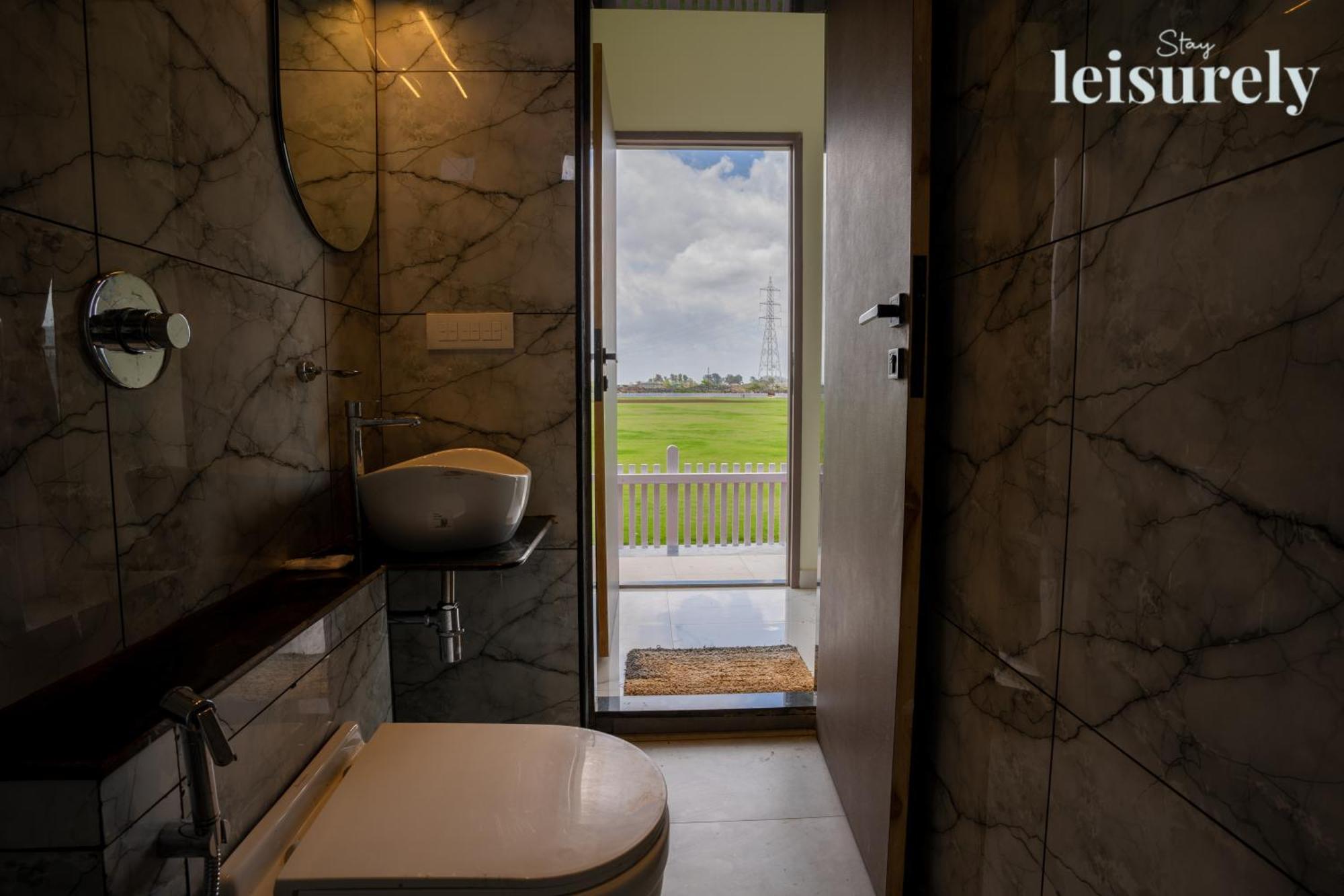 Stay Leisurely - Pavilion By The Hills, Lonavala - Stadium View Rooms Buitenkant foto