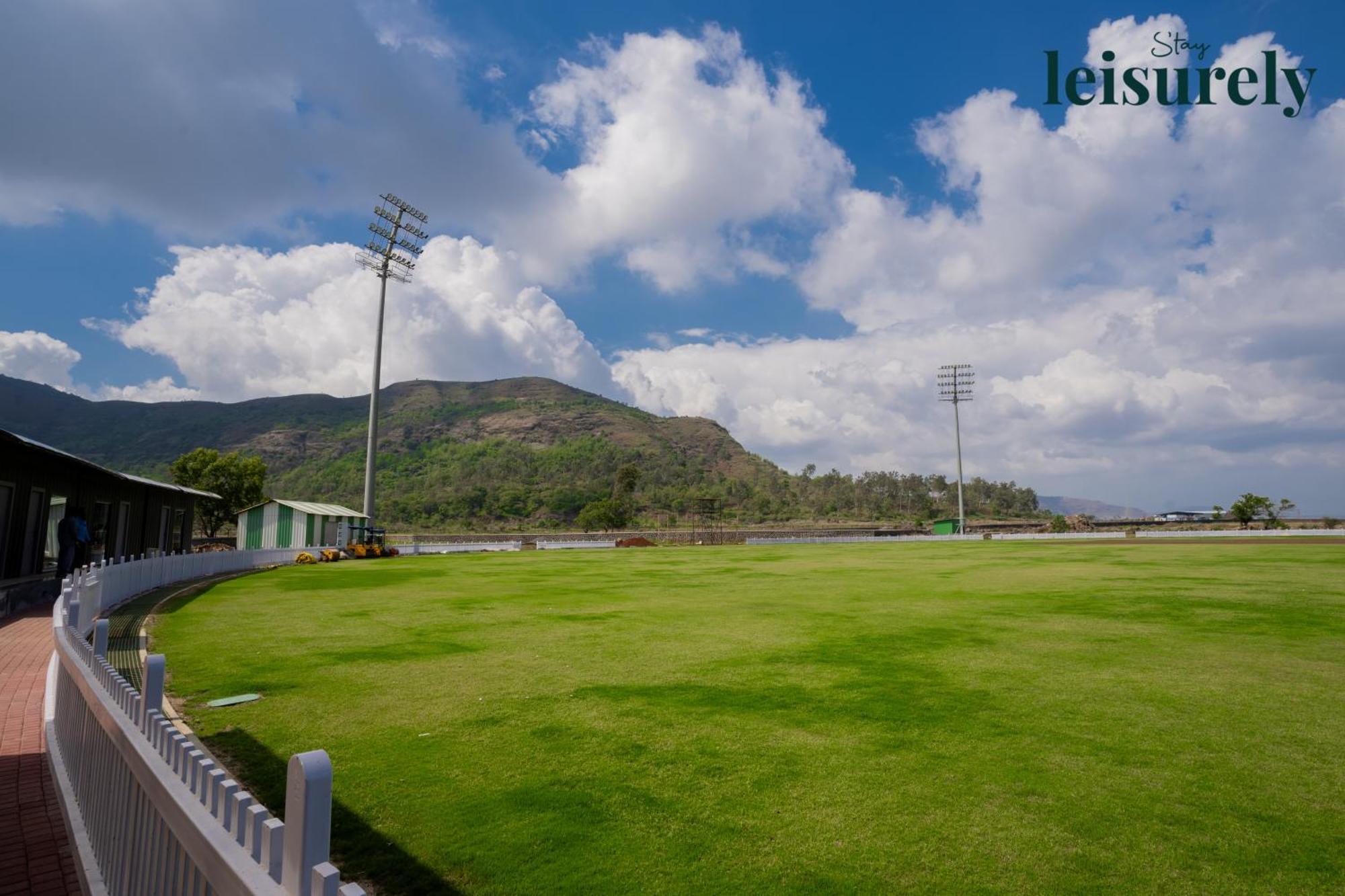 Stay Leisurely - Pavilion By The Hills, Lonavala - Stadium View Rooms Buitenkant foto
